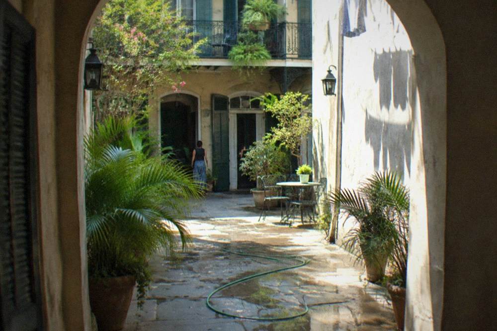 Spanish-style courtyard building with arched doorways in the French Quarter